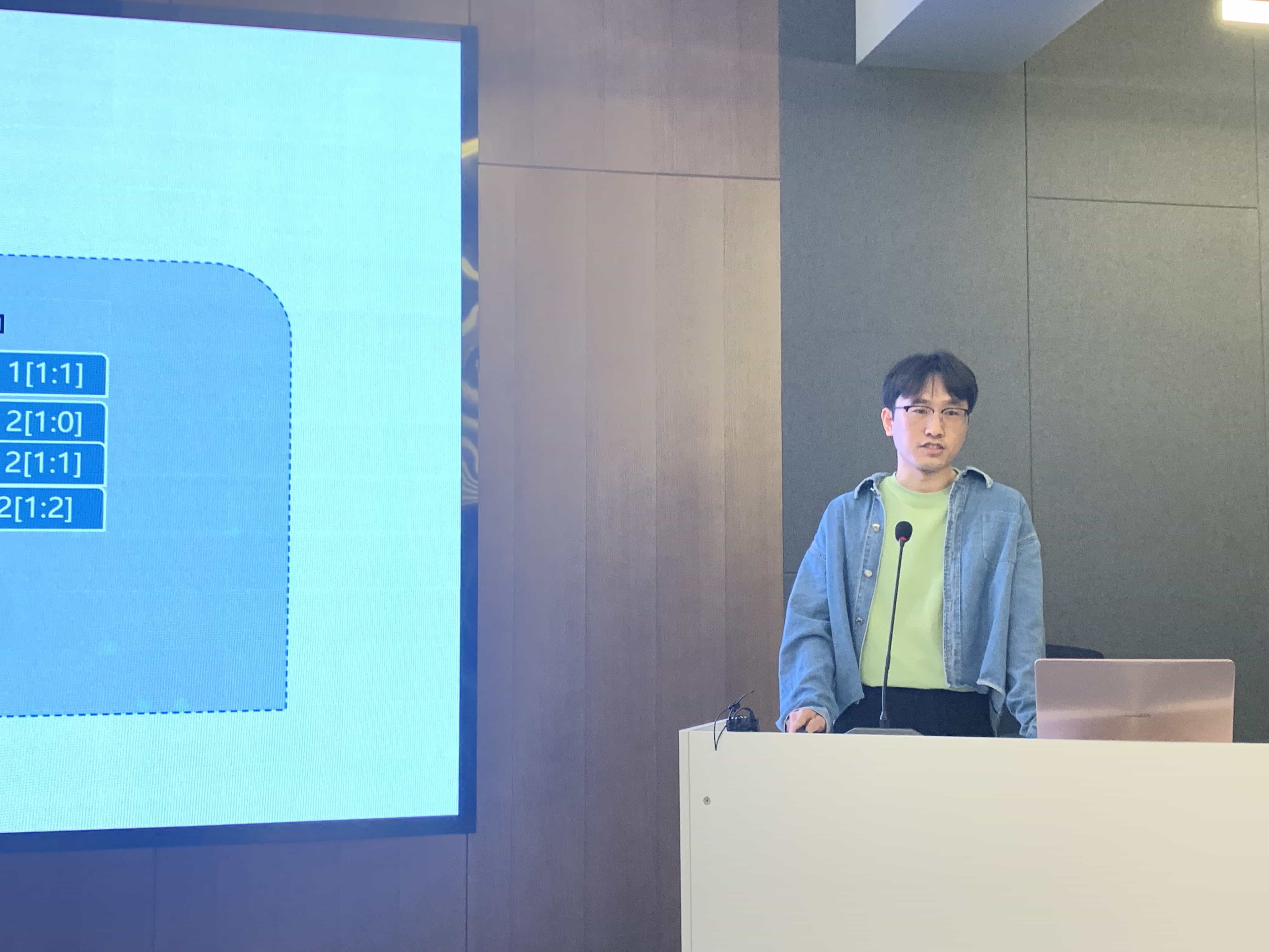 发言人8