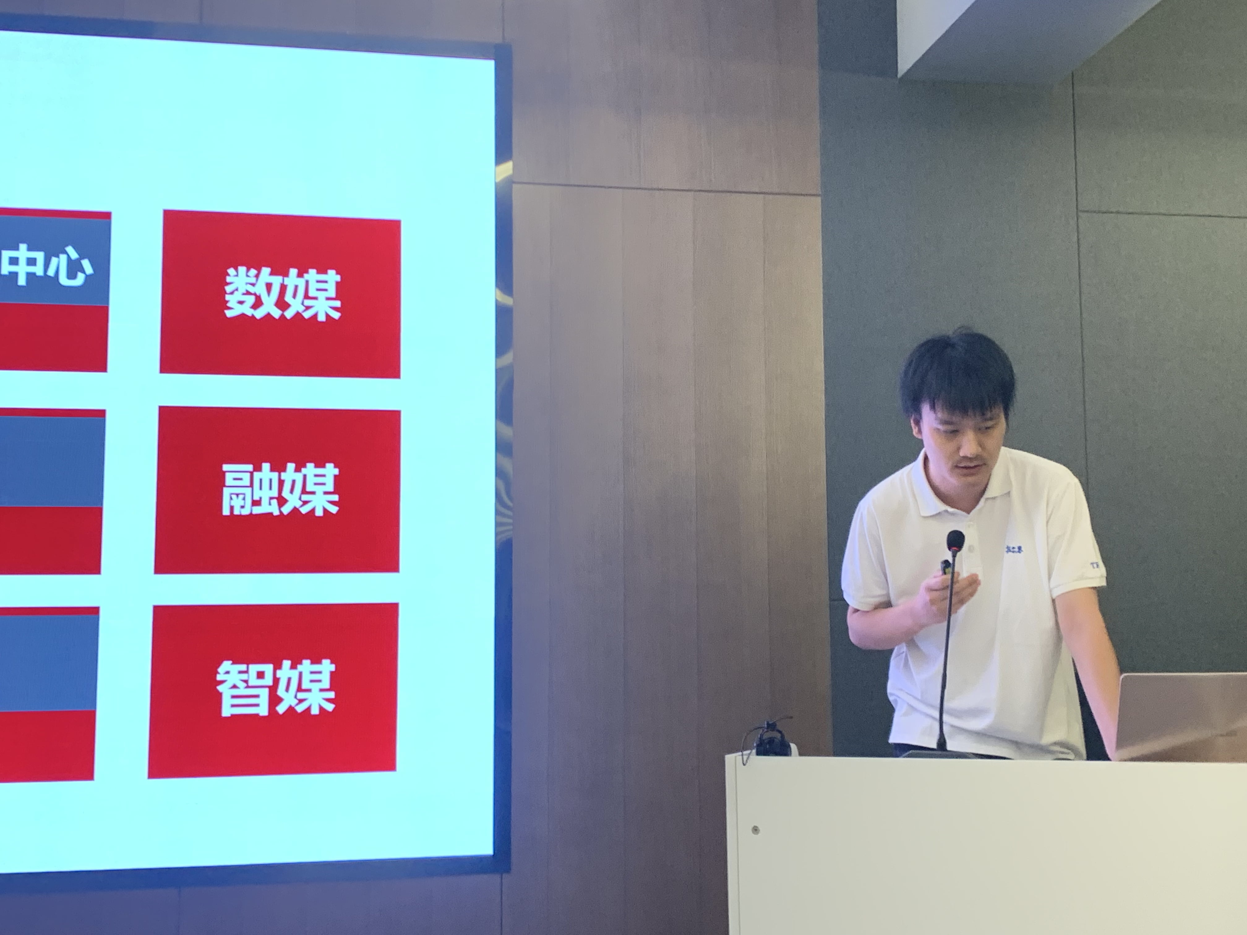 发言人9